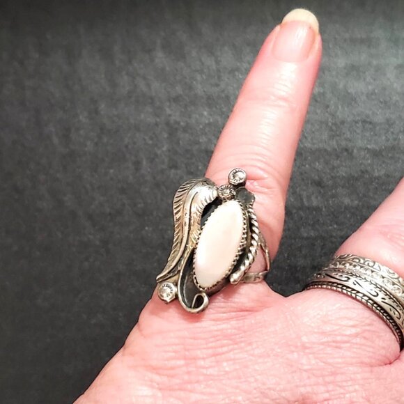 Navajo Mother of Pearl Ring s6.75   (NAR 1437) - Picture 5 of 7